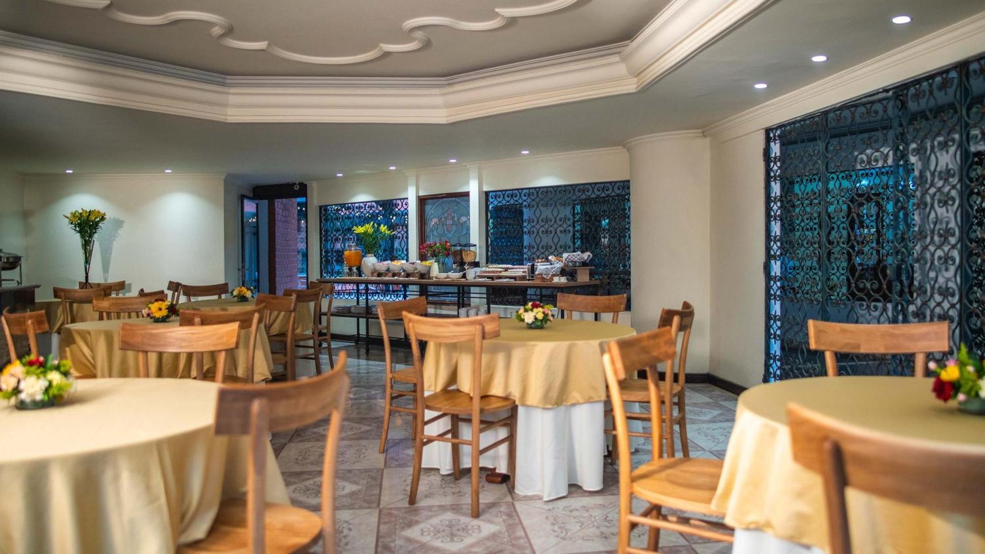 Hotel Casa Laureles เมเดยิน ภายนอก รูปภาพ