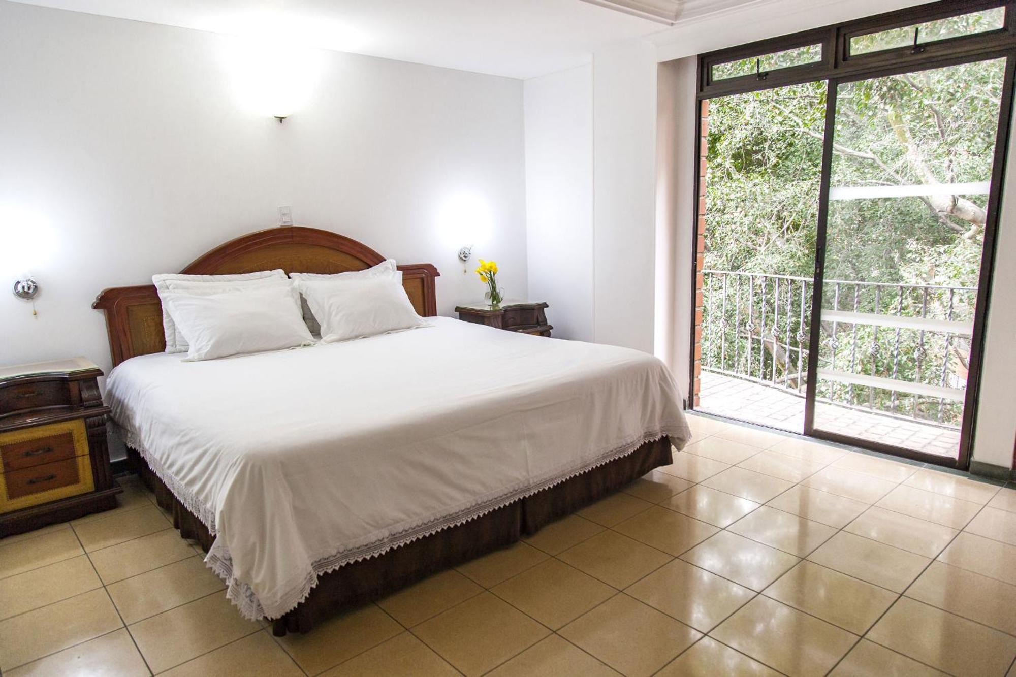 Hotel Casa Laureles เมเดยิน ภายนอก รูปภาพ
