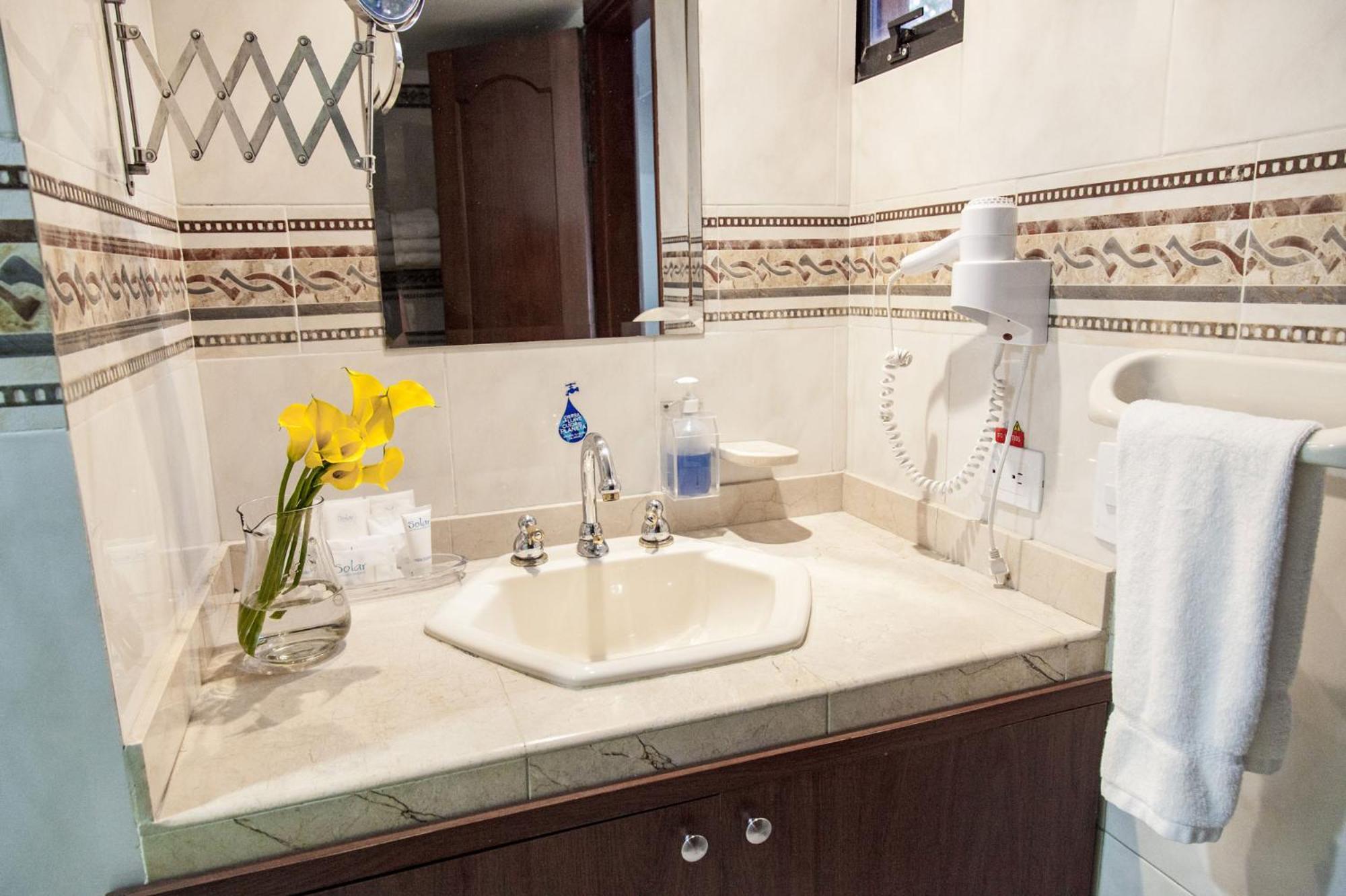 Hotel Casa Laureles เมเดยิน ภายนอก รูปภาพ