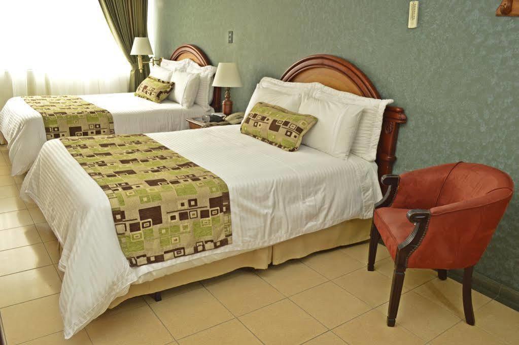 Hotel Casa Laureles เมเดยิน ภายนอก รูปภาพ